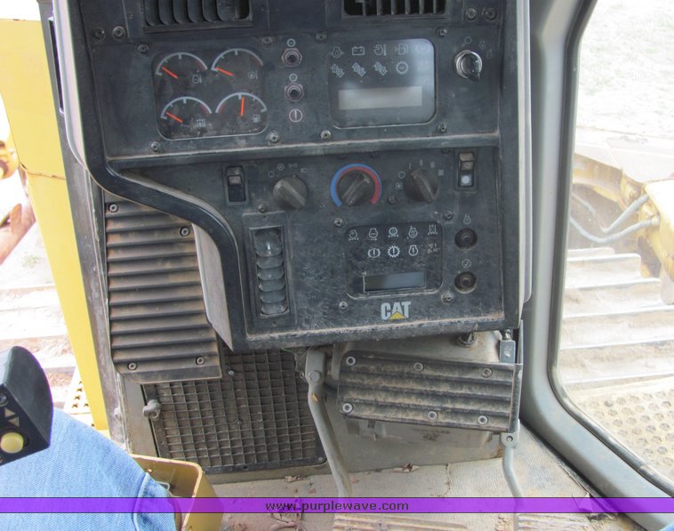 image for item 3512 2004 Caterpillar D8RII dozer