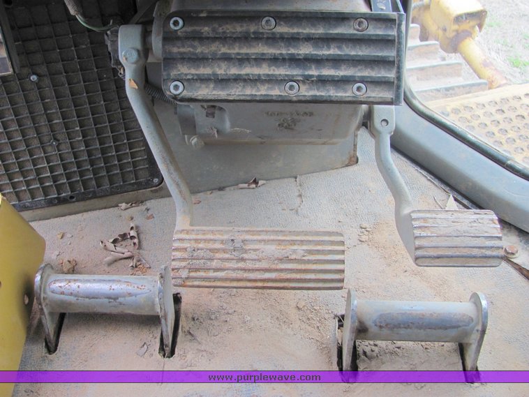 image for item 3512 2004 Caterpillar D8RII dozer