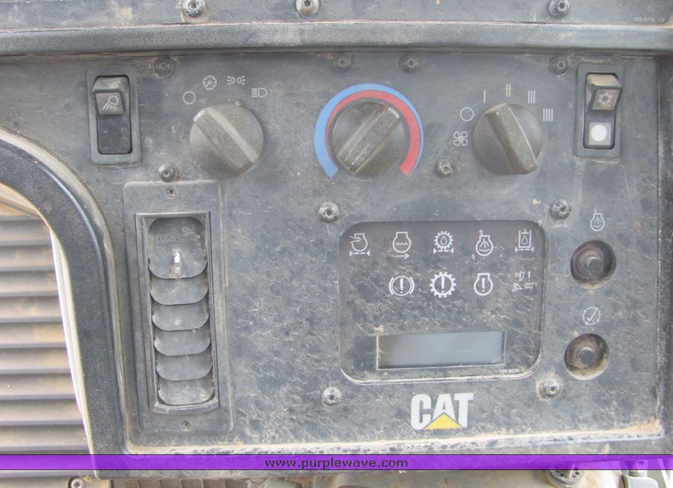 image for item 3512 2004 Caterpillar D8RII dozer