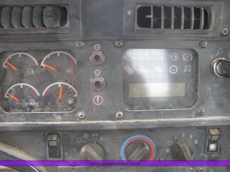 image for item 3512 2004 Caterpillar D8RII dozer