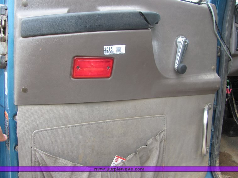 image for item 3513 2003 Mack CH613