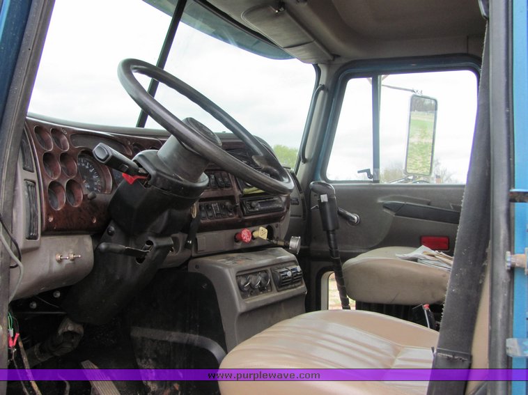 image for item 3513 2003 Mack CH613