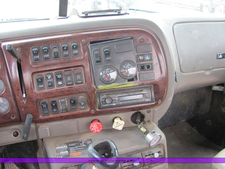 image for item 3513 2003 Mack CH613