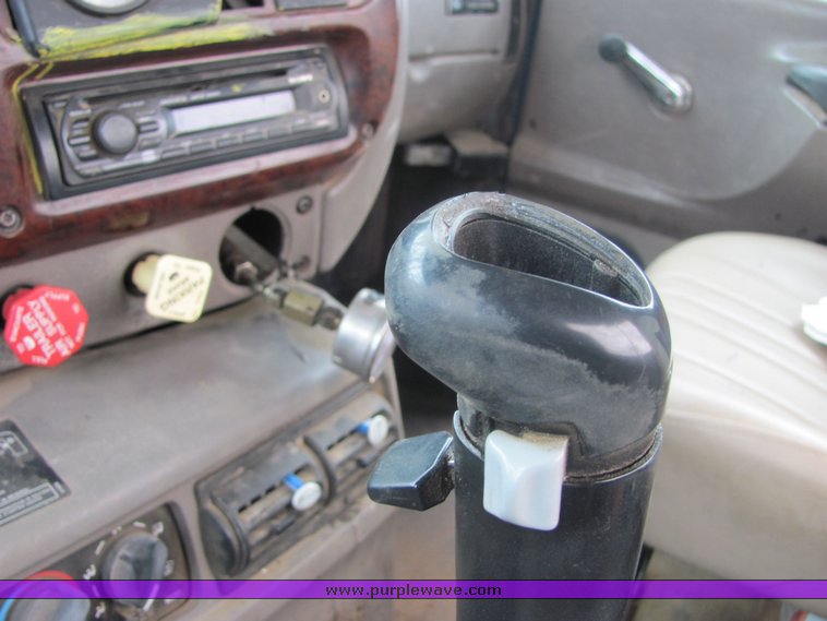 image for item 3513 2003 Mack CH613