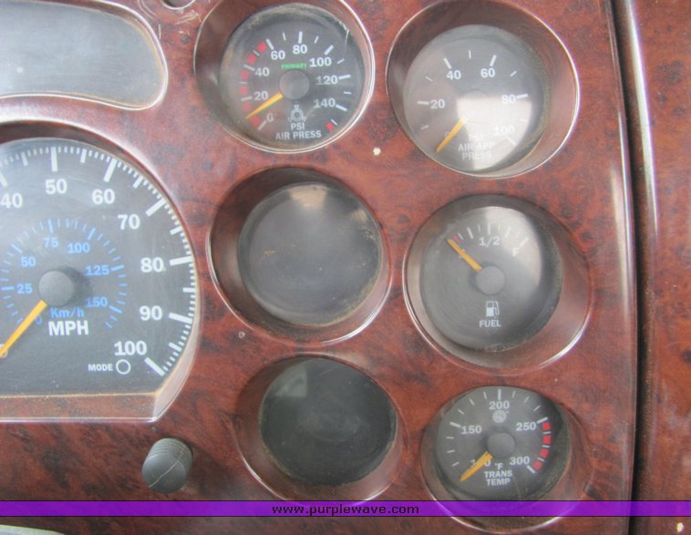 image for item 3513 2003 Mack CH613