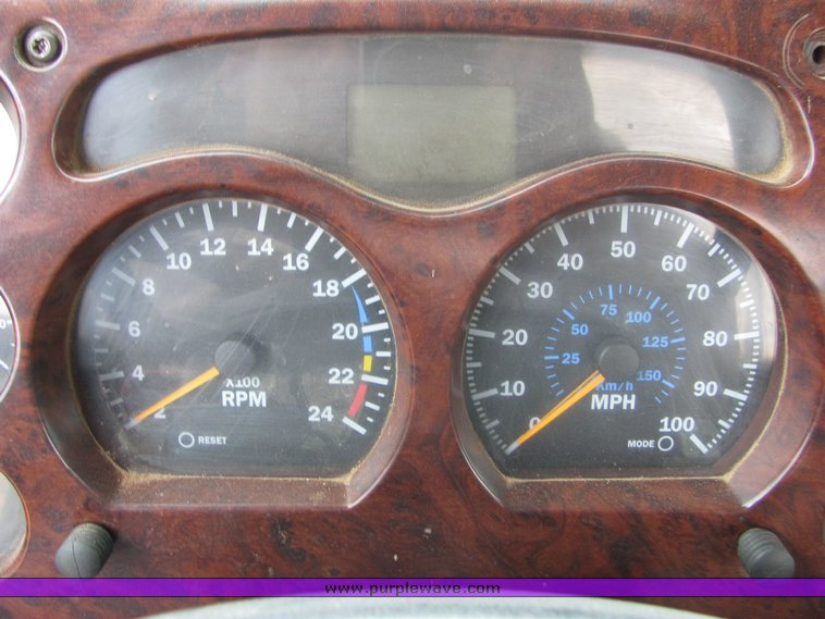 image for item 3513 2003 Mack CH613