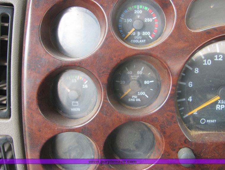 image for item 3513 2003 Mack CH613