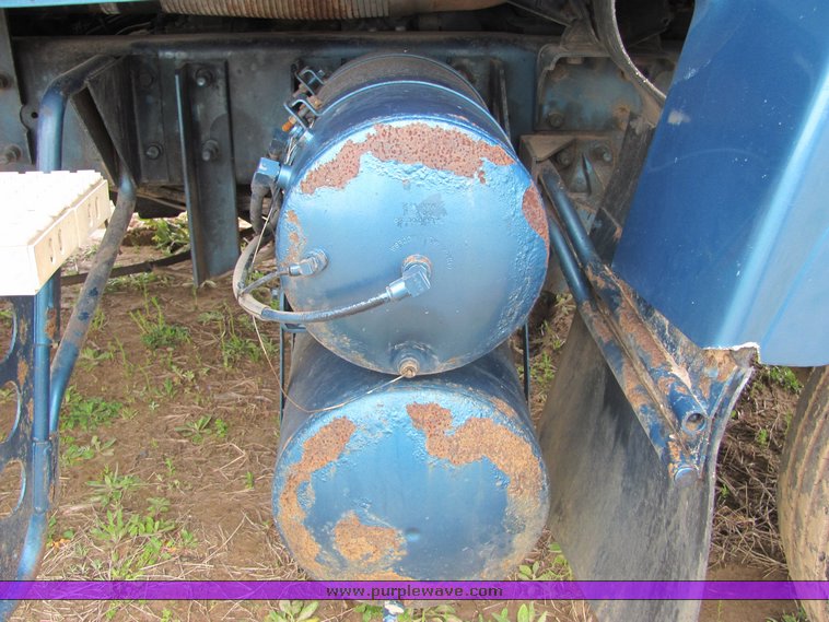 image for item 3513 2003 Mack CH613