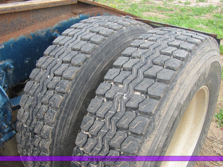 image for item 3513 2003 Mack CH613