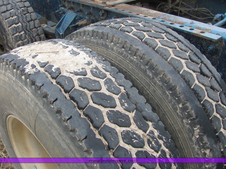 image for item 3513 2003 Mack CH613