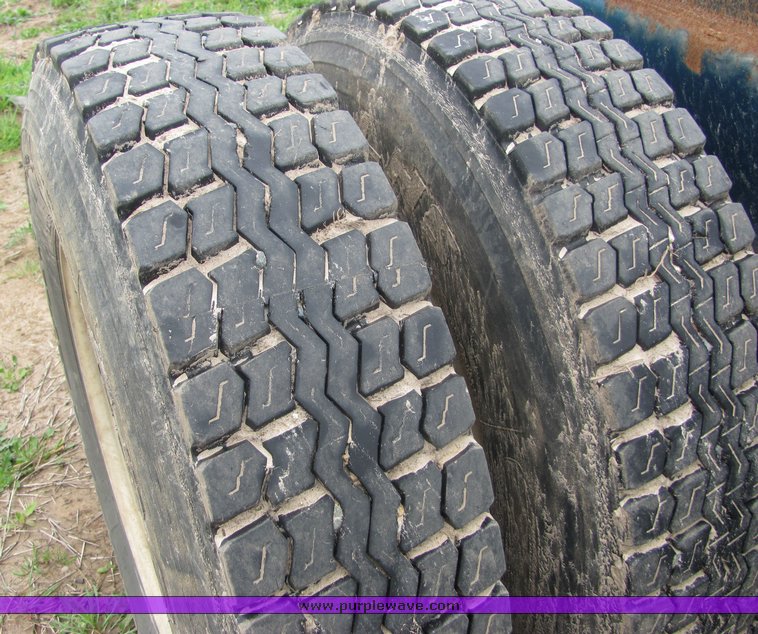 image for item 3513 2003 Mack CH613