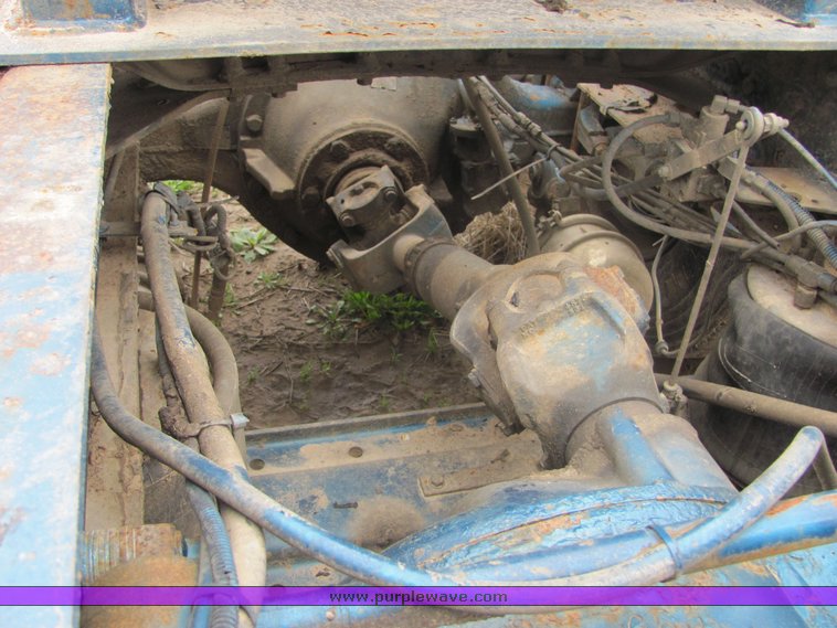 image for item 3513 2003 Mack CH613