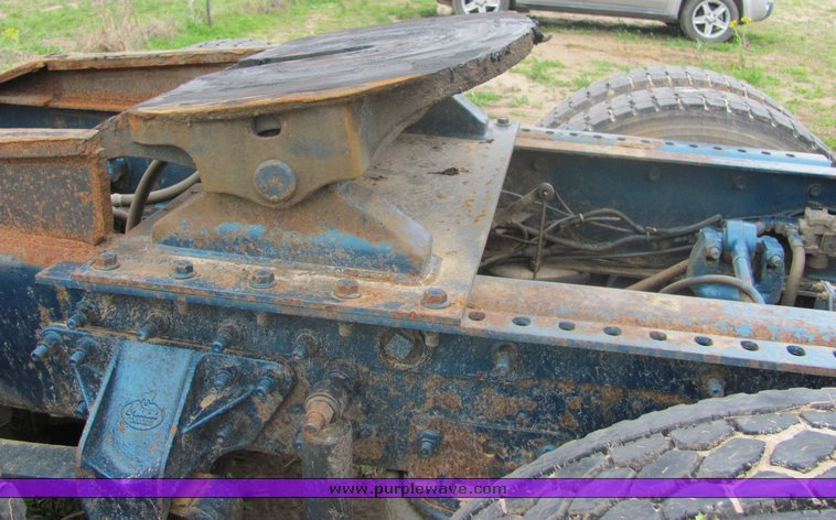 image for item 3513 2003 Mack CH613