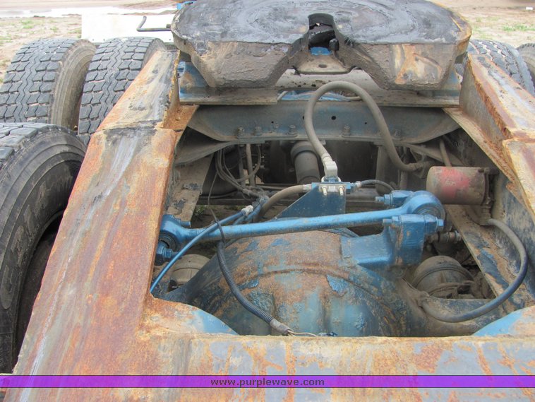 image for item 3513 2003 Mack CH613