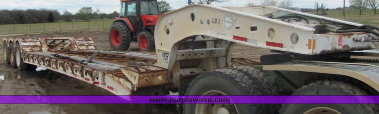 image for item 3518 1999 Fontaine drop deck semi trailer