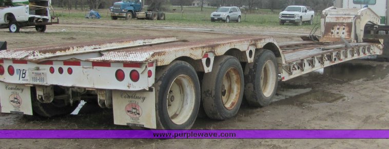 image for item 3518 1999 Fontaine drop deck semi trailer