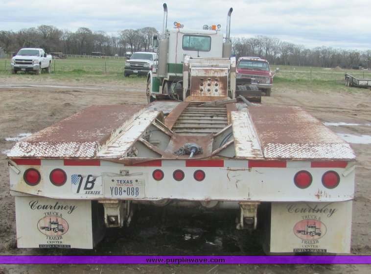 image for item 3518 1999 Fontaine drop deck semi trailer