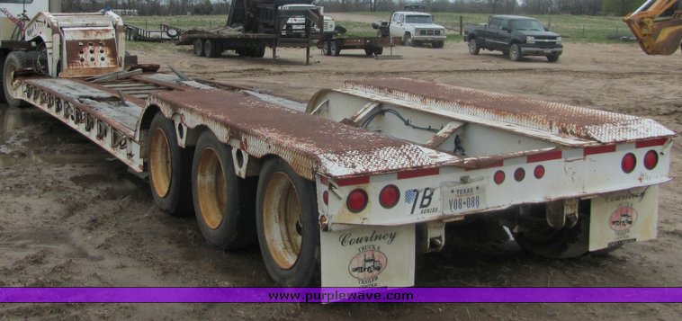 image for item 3518 1999 Fontaine drop deck semi trailer
