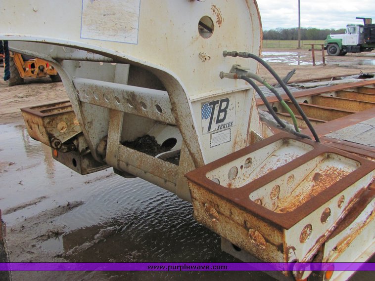 image for item 3518 1999 Fontaine drop deck semi trailer