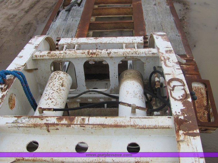 image for item 3518 1999 Fontaine drop deck semi trailer