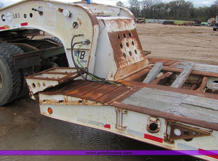 image for item 3518 1999 Fontaine drop deck semi trailer
