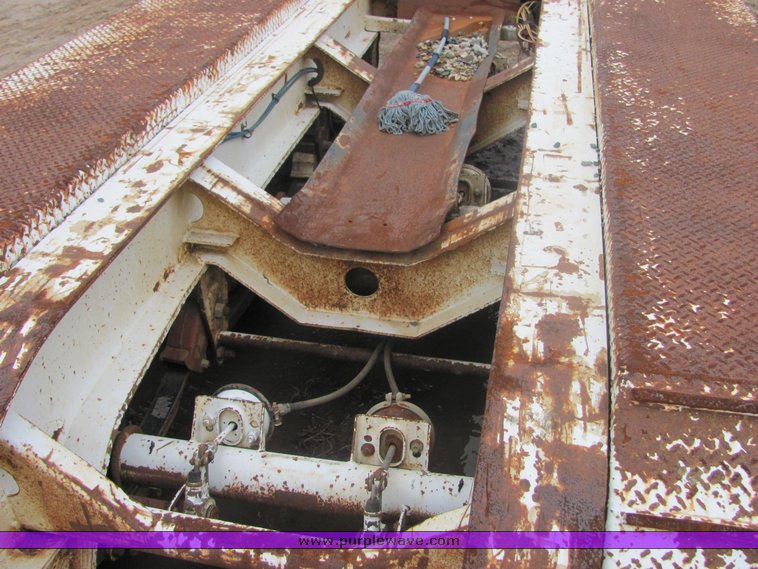 image for item 3518 1999 Fontaine drop deck semi trailer