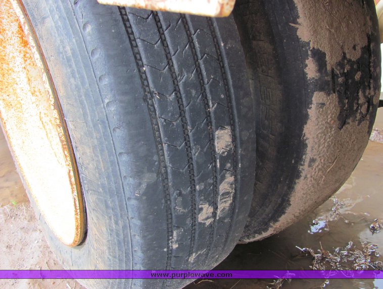 image for item 3518 1999 Fontaine drop deck semi trailer