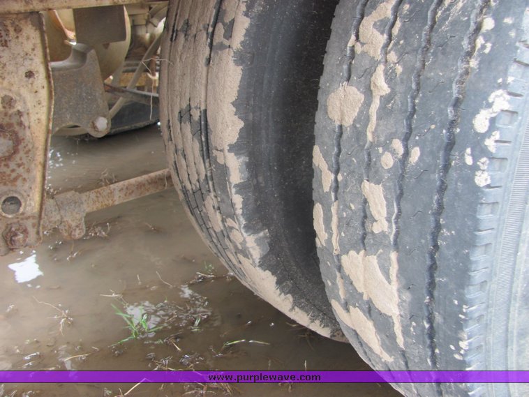 image for item 3518 1999 Fontaine drop deck semi trailer