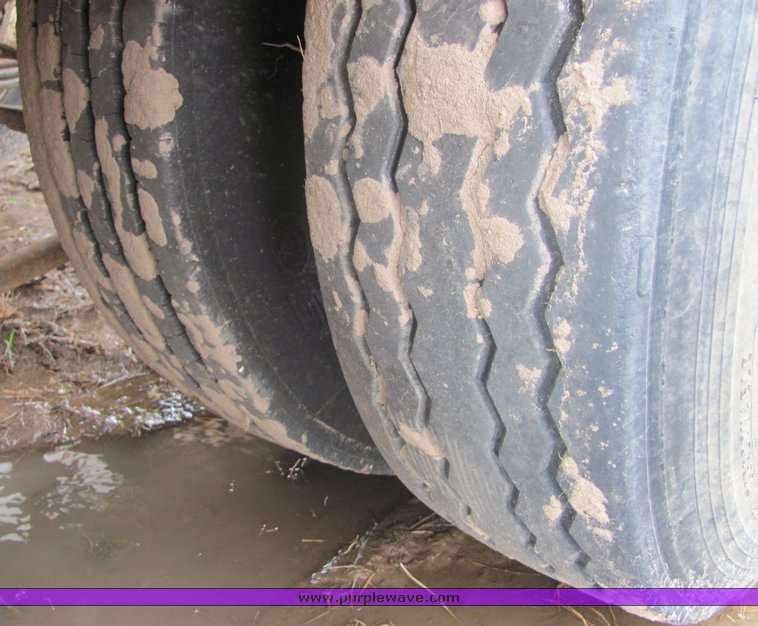 image for item 3518 1999 Fontaine drop deck semi trailer