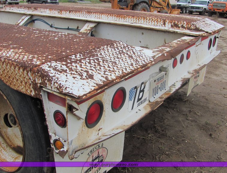 image for item 3518 1999 Fontaine drop deck semi trailer