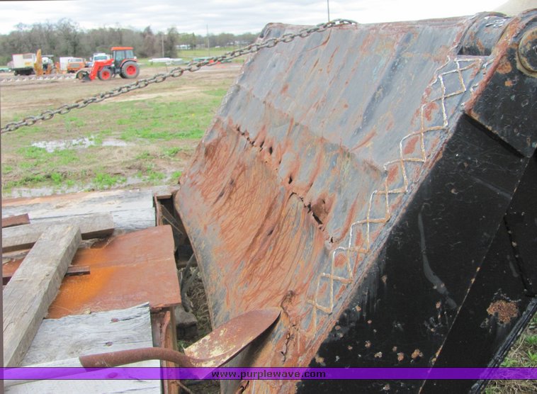 image for item 3525 1979 Load King drop deck trailer