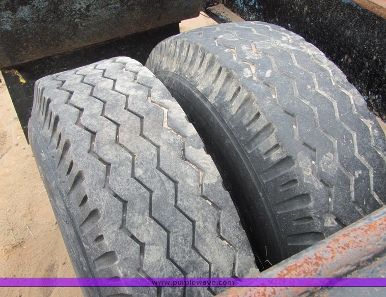 image for item 3525 1979 Load King drop deck trailer