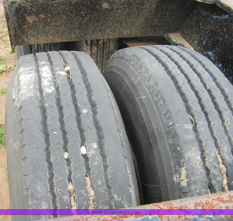 image for item 3525 1979 Load King drop deck trailer