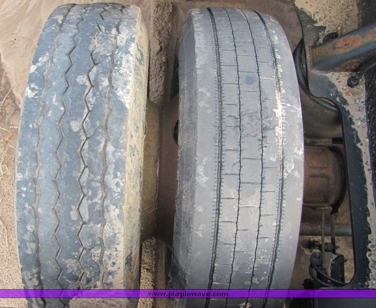 image for item 3573 1988 Trail King dropdeck trailer