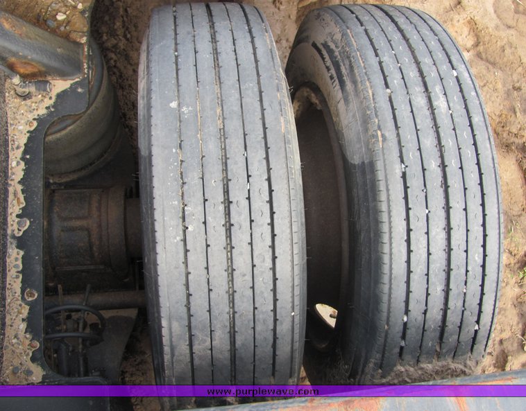 image for item 3573 1988 Trail King dropdeck trailer