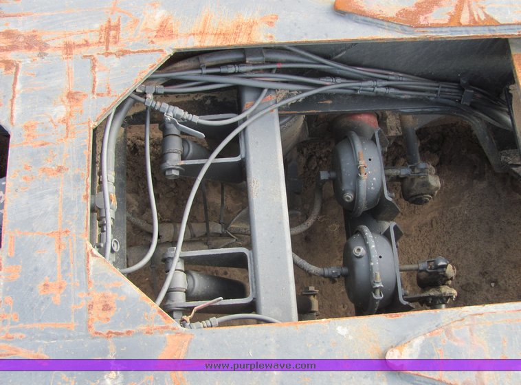 image for item 3573 1988 Trail King dropdeck trailer