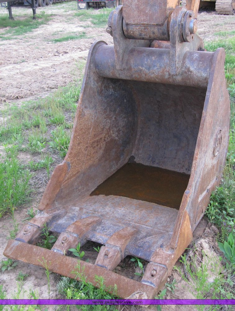 image for item 3575 2005 Case CX210 excavator