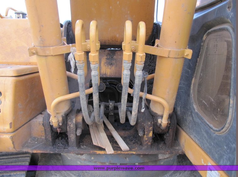 image for item 3575 2005 Case CX210 excavator