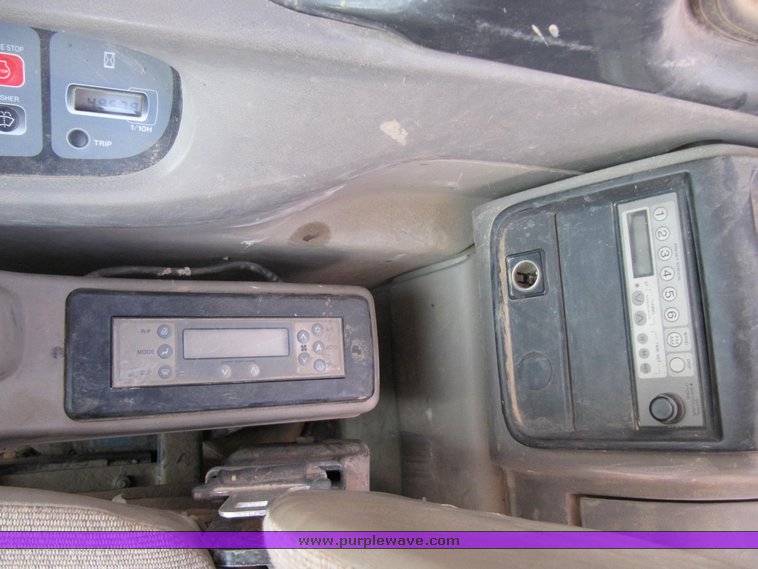 image for item 3575 2005 Case CX210 excavator