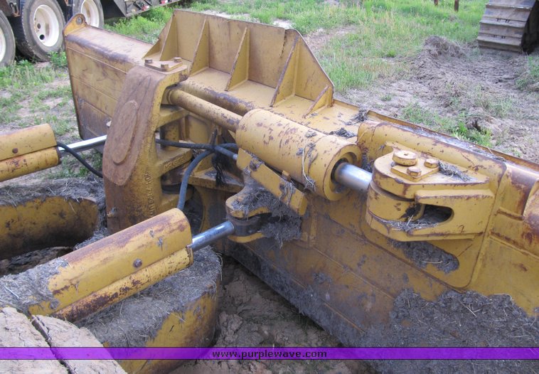 image for item 3576 1998 Caterpillar D6M dozer