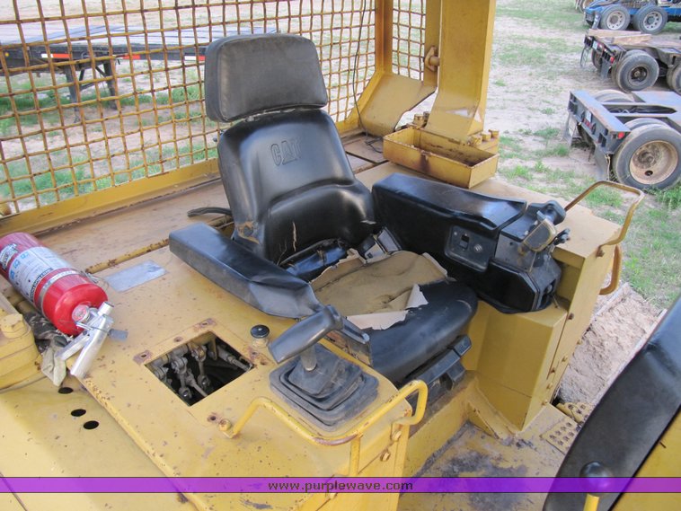 image for item 3576 1998 Caterpillar D6M dozer