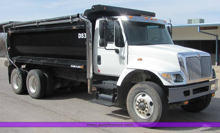 image for item 3603 2004 International 7500 dump truck