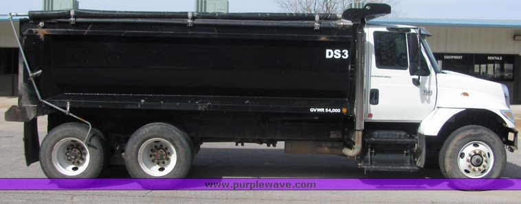 image for item 3603 2004 International 7500 dump truck