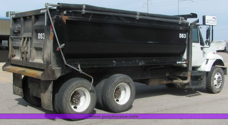 image for item 3603 2004 International 7500 dump truck