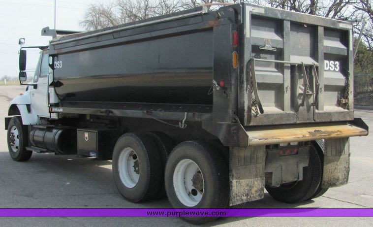 image for item 3603 2004 International 7500 dump truck