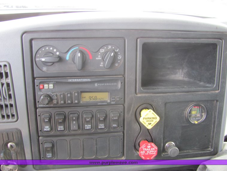 image for item 3603 2004 International 7500 dump truck