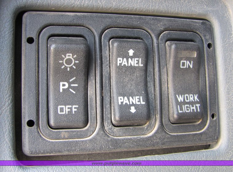 image for item 3603 2004 International 7500 dump truck