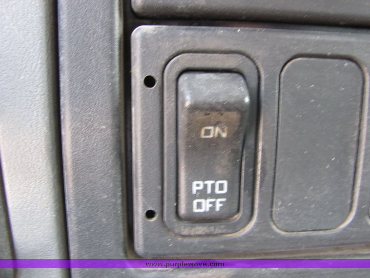 image for item 3603 2004 International 7500 dump truck