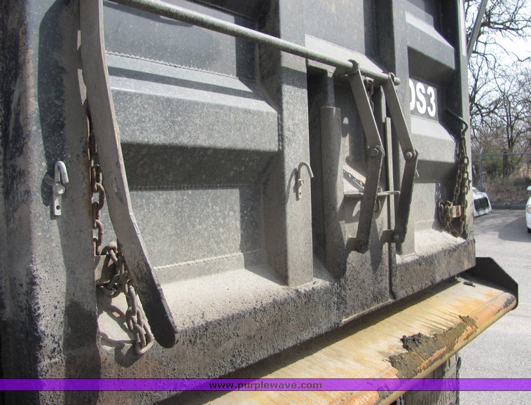 image for item 3603 2004 International 7500 dump truck