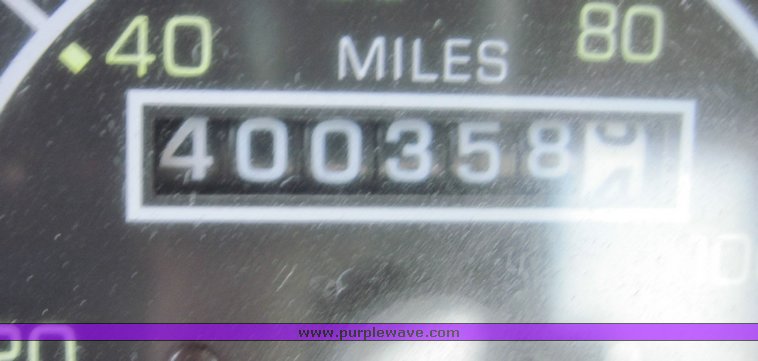 image for item 4597 2001 Kenworth Construct T800 semi truck